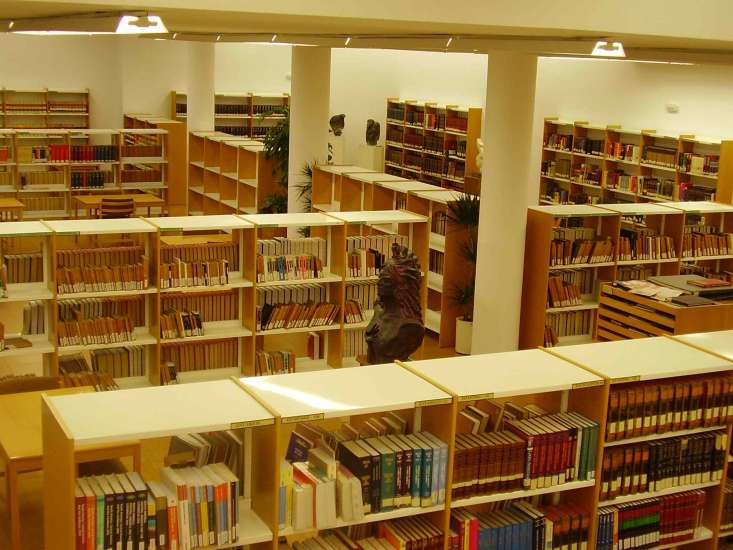 Biblioteca AECID sala lectura