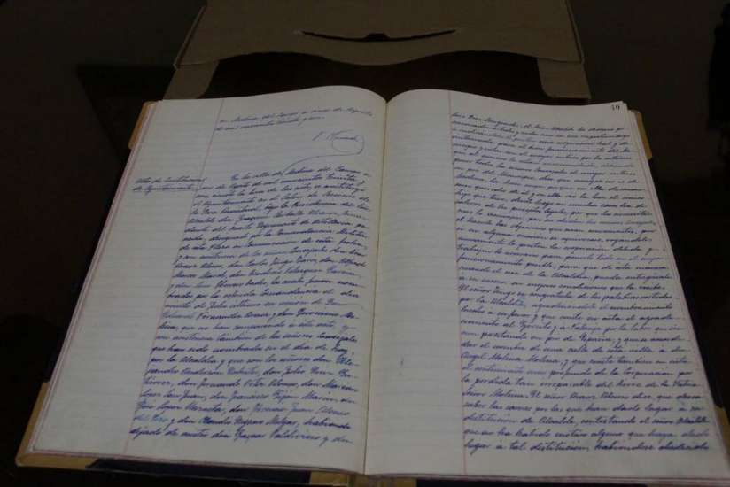 Archivos de Medina del Campo donde aparecen los nombres del alcalde y el responsable de la cárcel en agosto del 36 © AI
