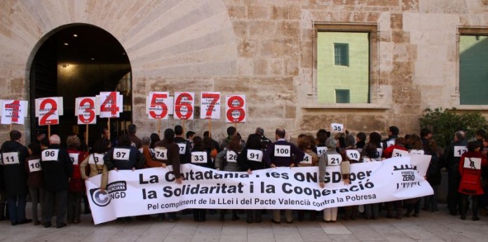 entrega-firmas-corts-vale.jpg