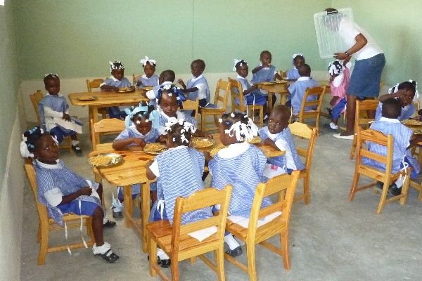 mensajeros haiti fond parisien comedor escolar bj.jpg