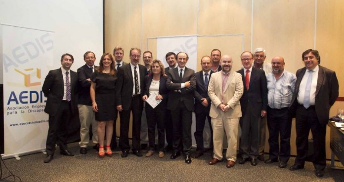 foto de familia presentacion aedis.jpg