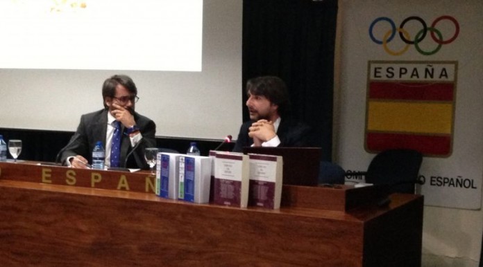 2013 11 08 el dr belda durante la conferencia.jpg