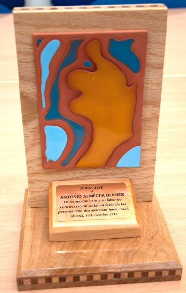 placa antonio almecija.jpg