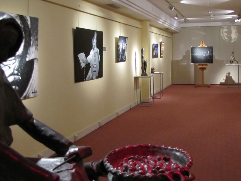 una de las salas de exposiciones del museo tiflolnigico de la once.jpg