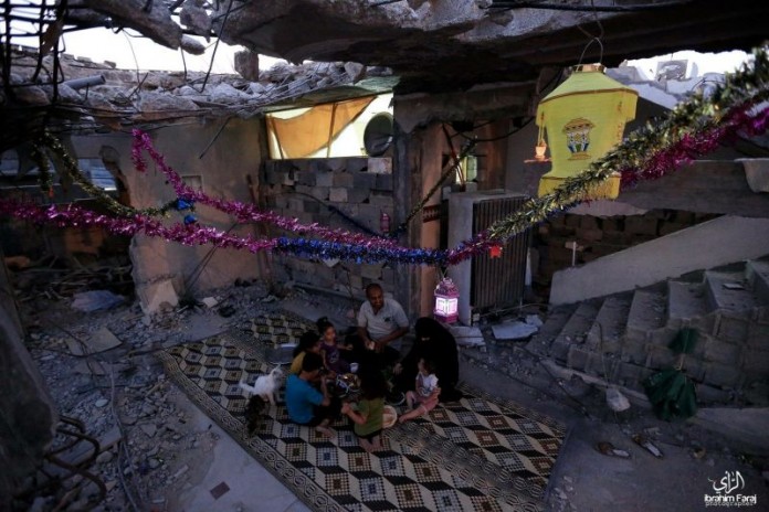 comida familiar en gaza.jpg