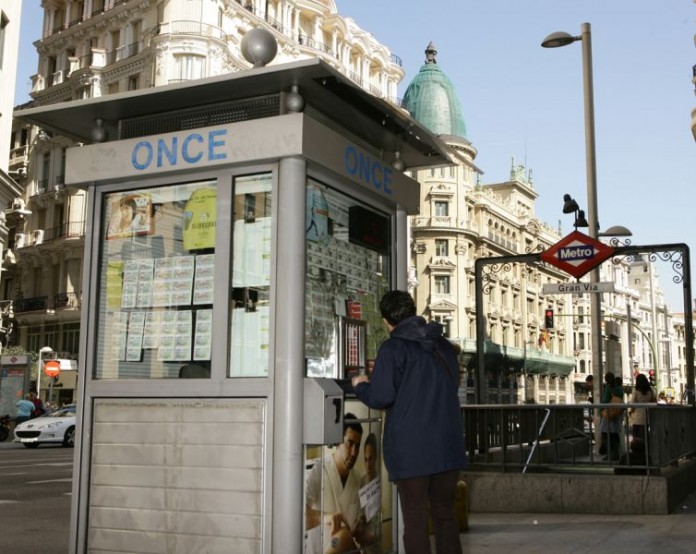 un quiosco de la once en la gran via de madrid.jpg