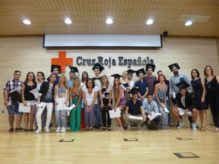 foto graducacion escuela para adultos 2014-2015.jpg