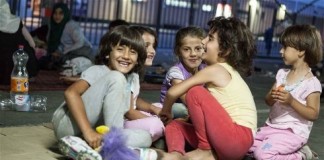 Serbia offers brief welcome for migrants rushing to EU