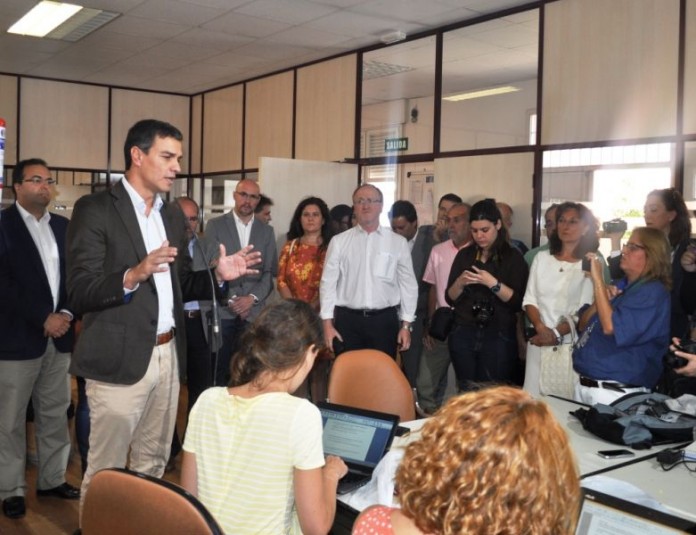 pedro sanchez atiende a los medios al final de la visita.jpg